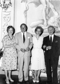 Portada:Plano general de una mujer, un hombre, Aniela Rubinstein, Arthur Rubinstein posando