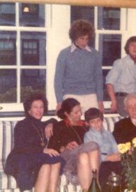 Portada:Foto de familia de Eva Rubinstein, Anka Milstein, David Coffin Rubinstein, un hijo de Anka Milstein, Arthur Rubinstein, otro hijo de Anka Milstein, Amy Coffin Rubinstein y un hijo del señor Begley