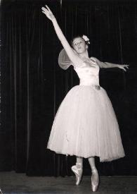 Portada:Plano general de Eva Rubinstein durante una actuación como bailarina de ballet