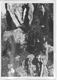 Portada:Fotografía de un dolmen (detalle).