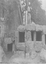 Portada:Fotografía de las tumbas de la necrópolis fenicia de la Punta de Vaca
