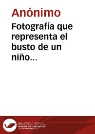 Fotografía que representa el busto de un niño encontrado durante la construcción de un algibe en la calle de los Cuatro Santos de Cartagena.