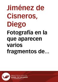 Portada:Fotografía en la que aparecen varios fragmentos de mármol blanco y un capitel encontrados en el solar de Celestino Martínez.